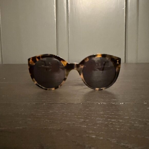 Illesteva - Palm Beach Sunglasses - Tortoise/Grey - Picture 2 of 6